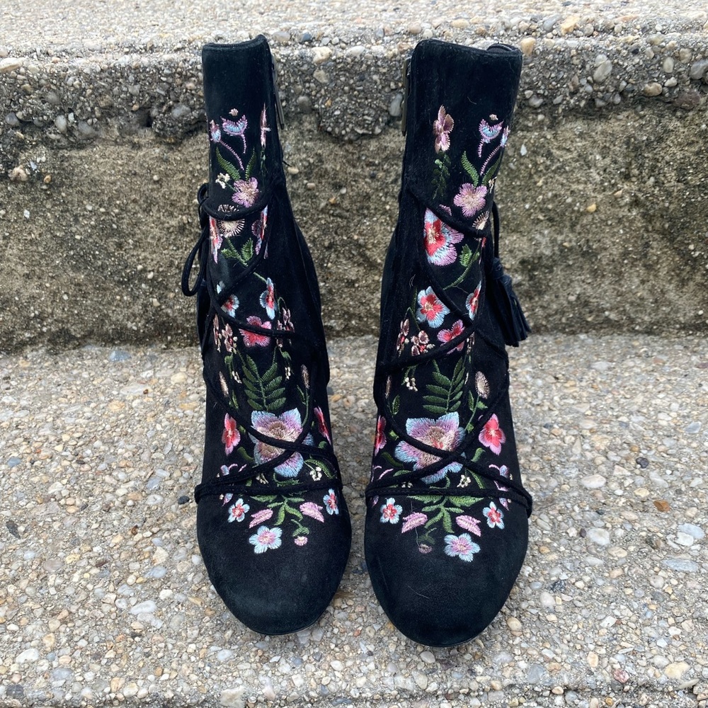 Embroidered Sam Edelman Booties💐
